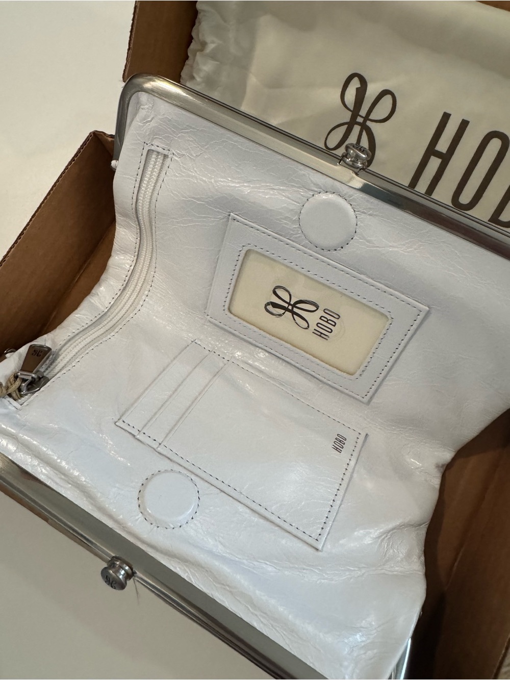 HOBO White Leather Lauren Kiss-Lock Clutch Wallet NEW - Picture 4 of 6